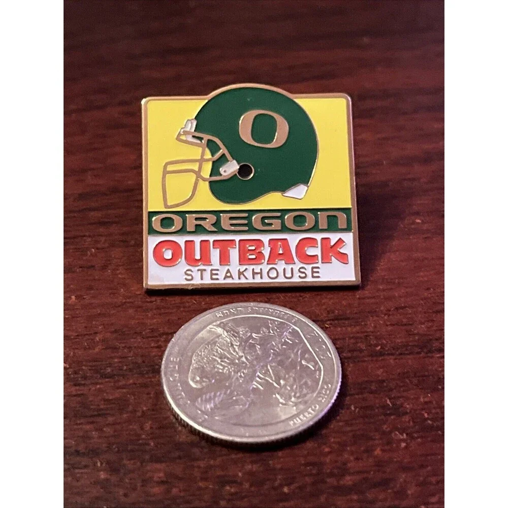 Outback Steakhouse Oregon Ducks Lapel Hat Pin‎